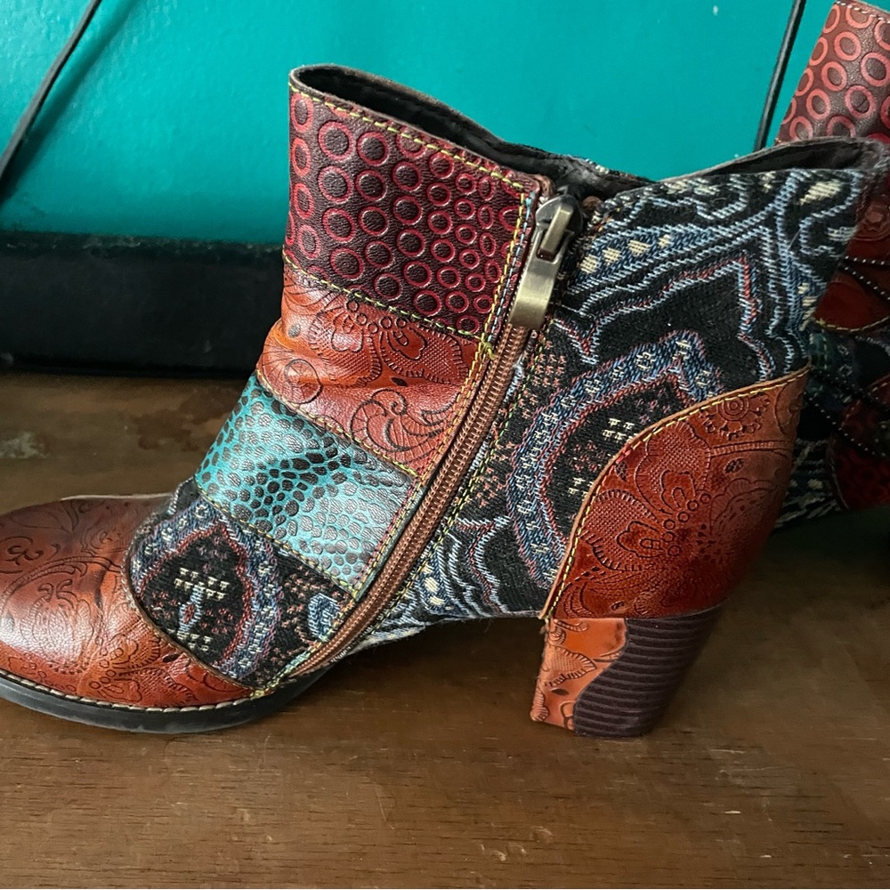 Stylish Patterned Ankle Boots - image 3